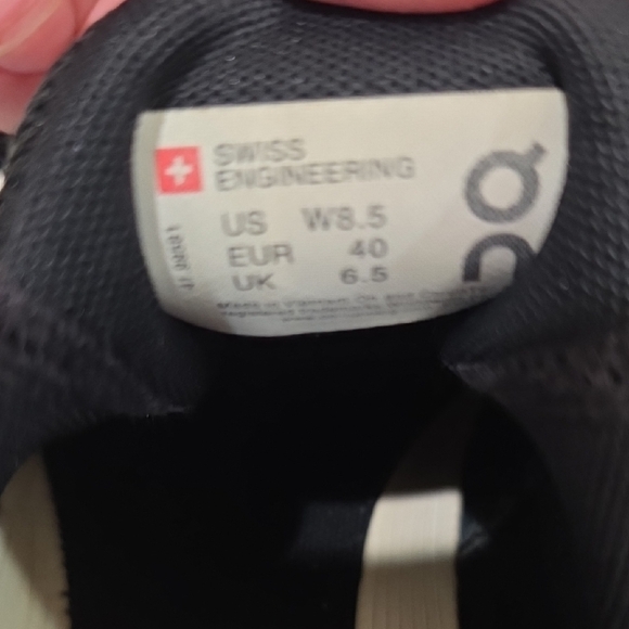 On Running CloudSwift Women's Black and White Athletic Shoes Size 8.5 - Picture 7 of 8